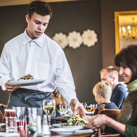 The Royal Hotel Llangollen Bagian luar foto