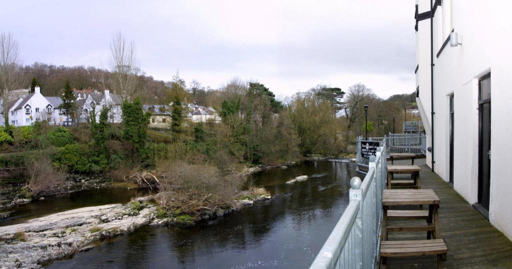 The Royal Hotel Llangollen Bagian luar foto