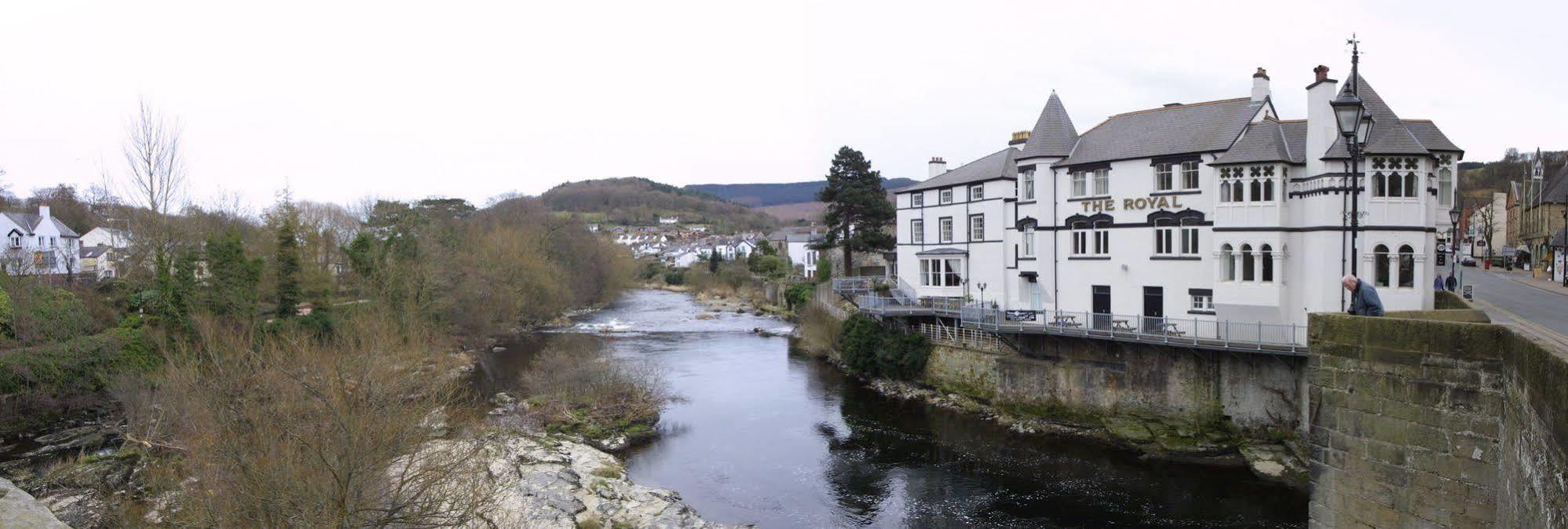 The Royal Hotel Llangollen Bagian luar foto