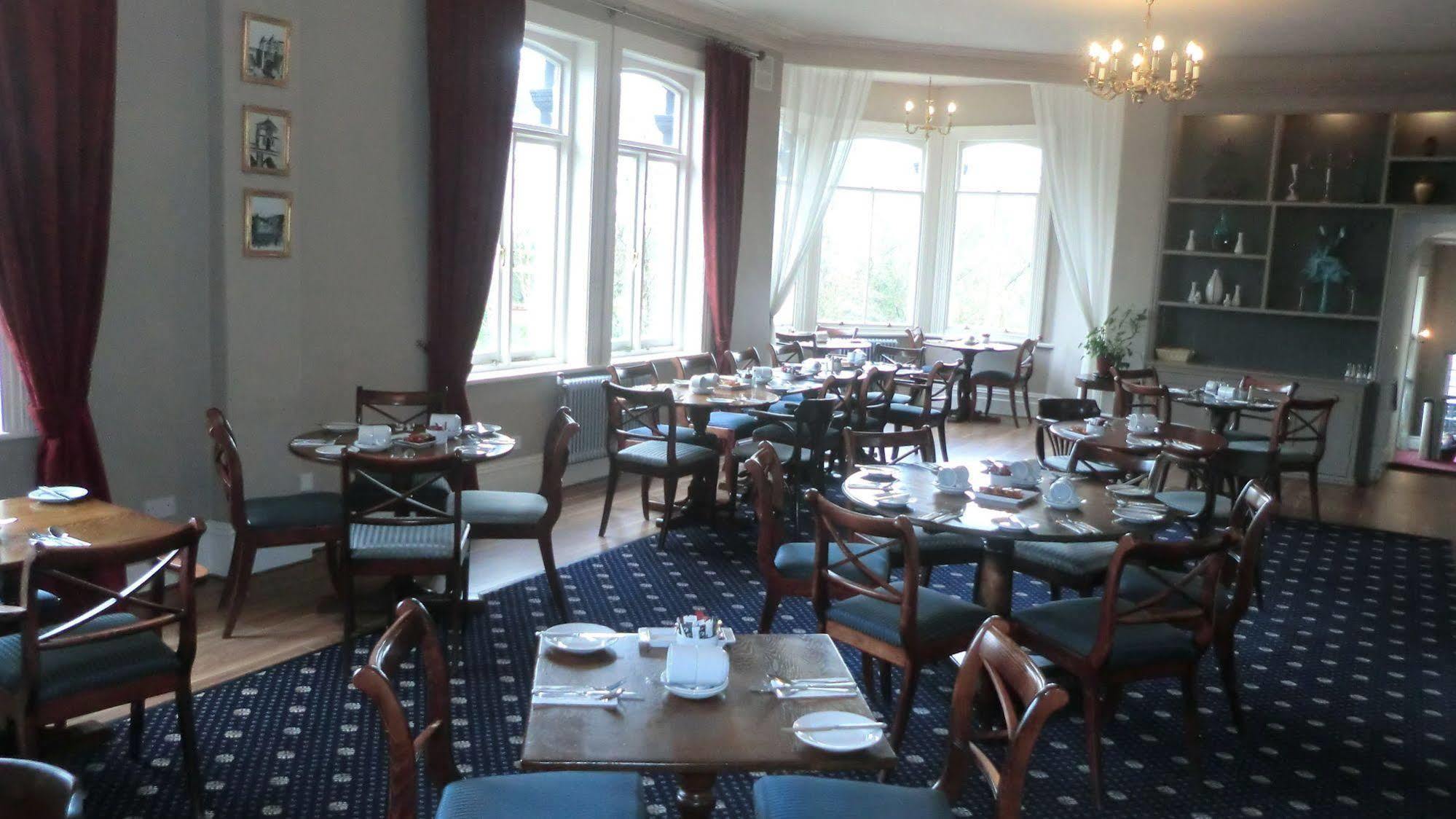 The Royal Hotel Llangollen Bagian luar foto