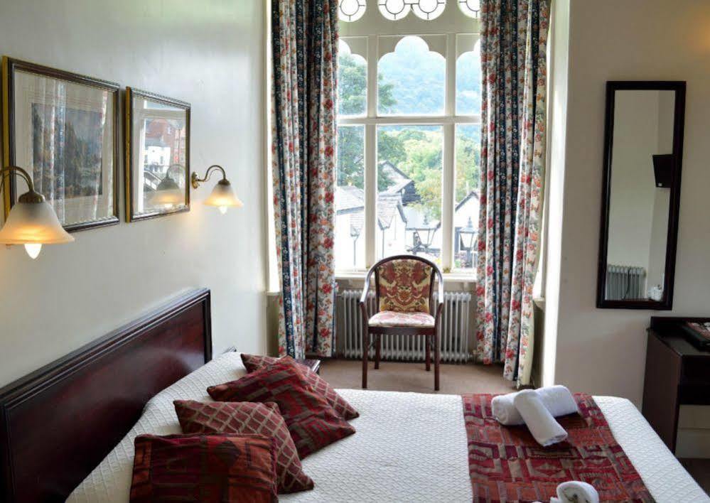 The Royal Hotel Llangollen Bagian luar foto
