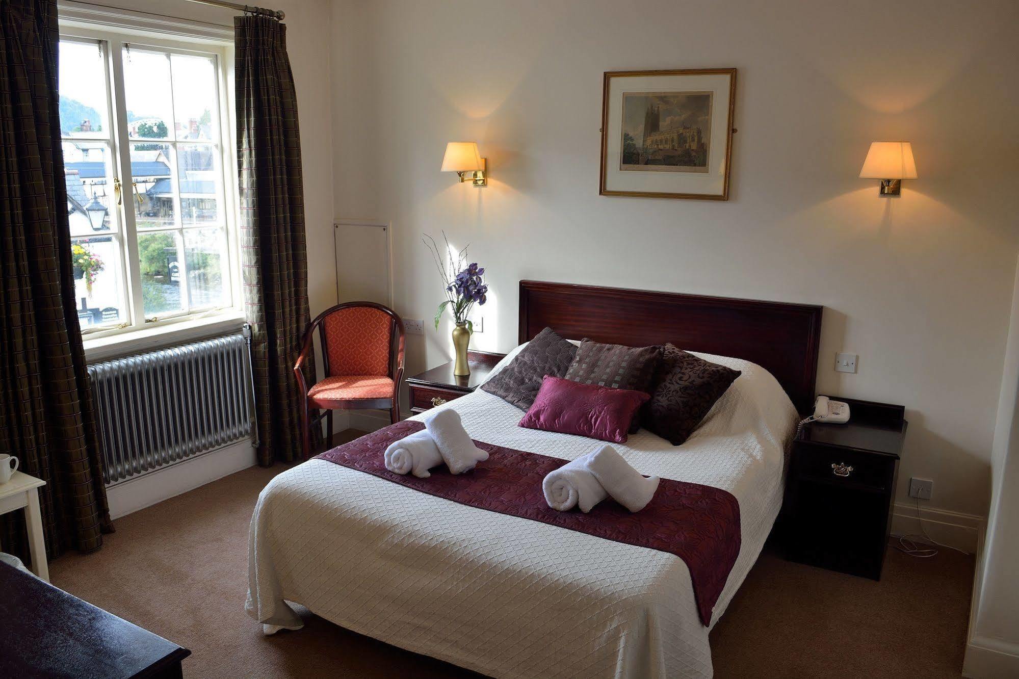 The Royal Hotel Llangollen Bagian luar foto