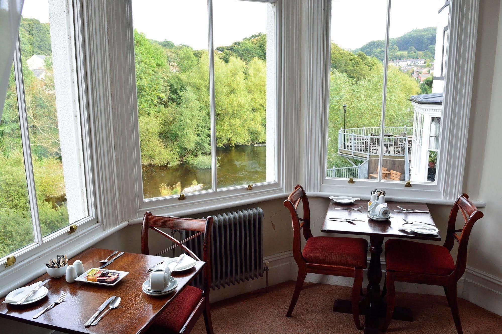 The Royal Hotel Llangollen Bagian luar foto