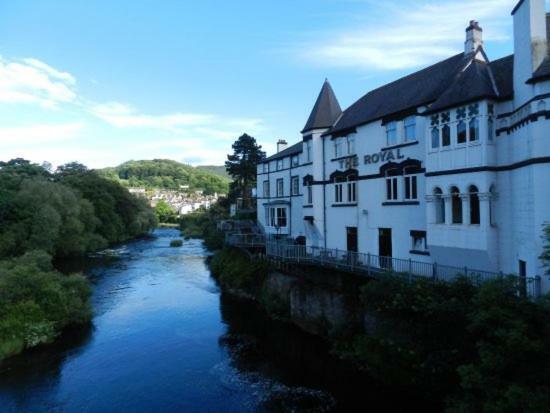 The Royal Hotel Llangollen Bagian luar foto