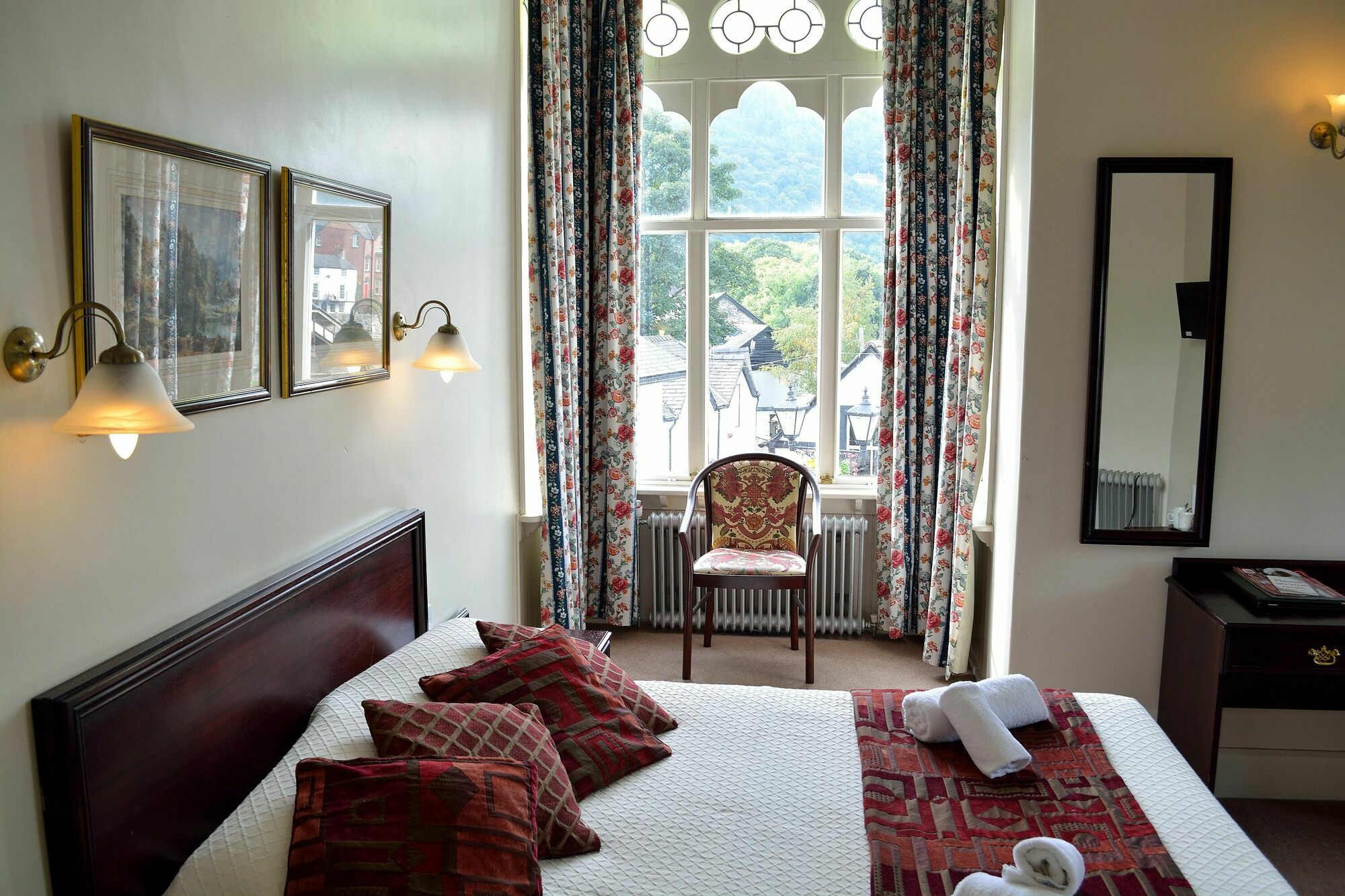 The Royal Hotel Llangollen Bagian luar foto