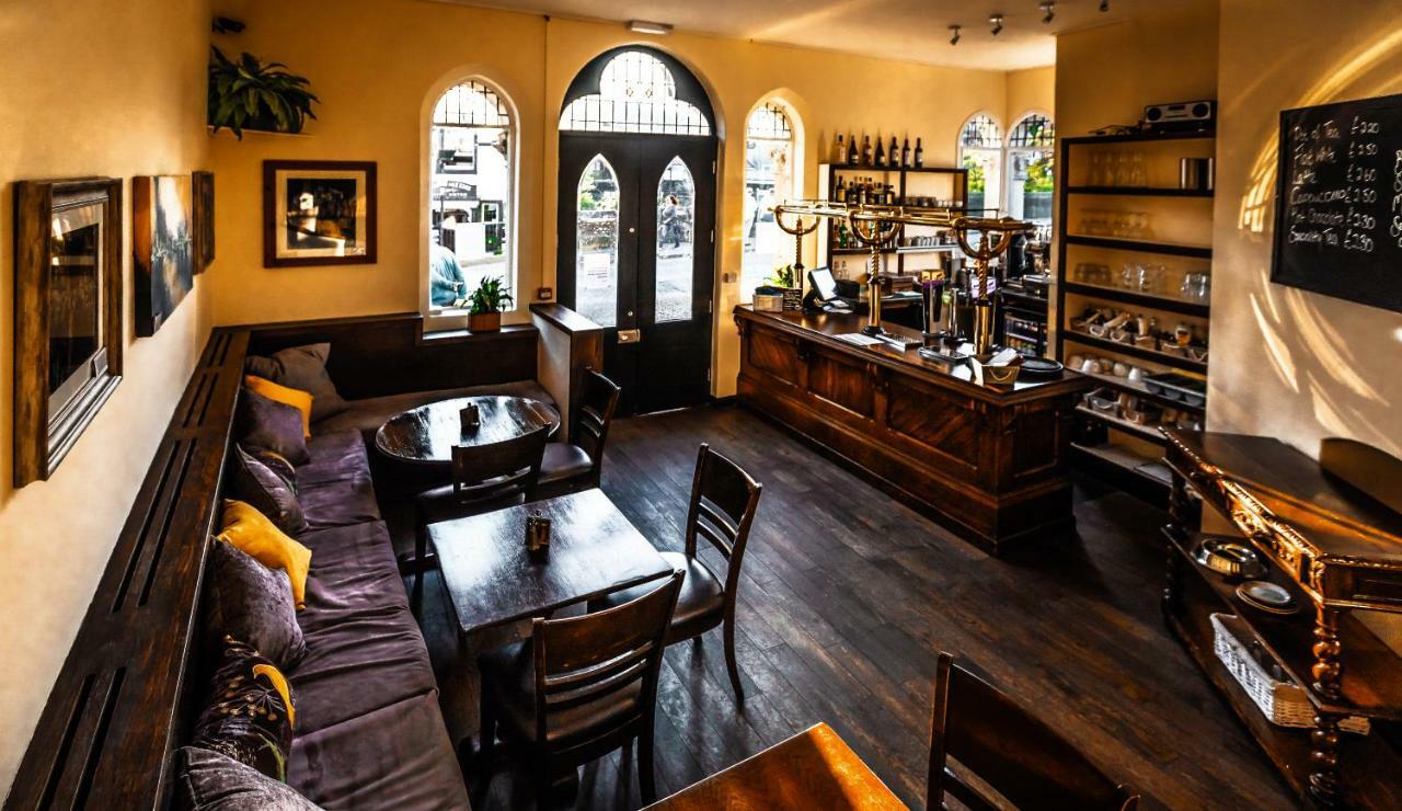 The Royal Hotel Llangollen Bagian luar foto
