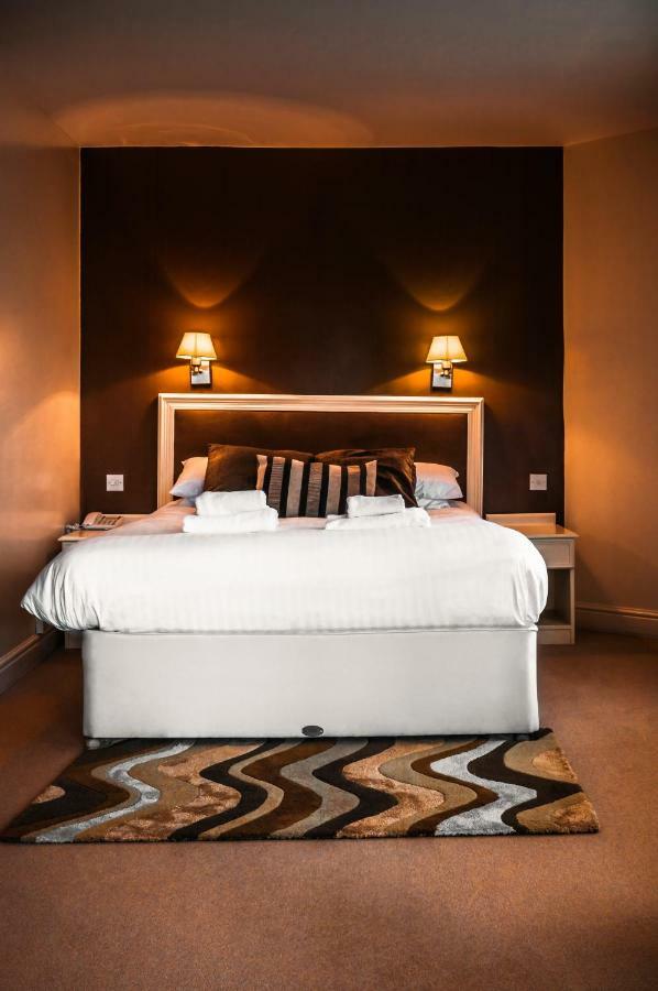 The Royal Hotel Llangollen Bagian luar foto