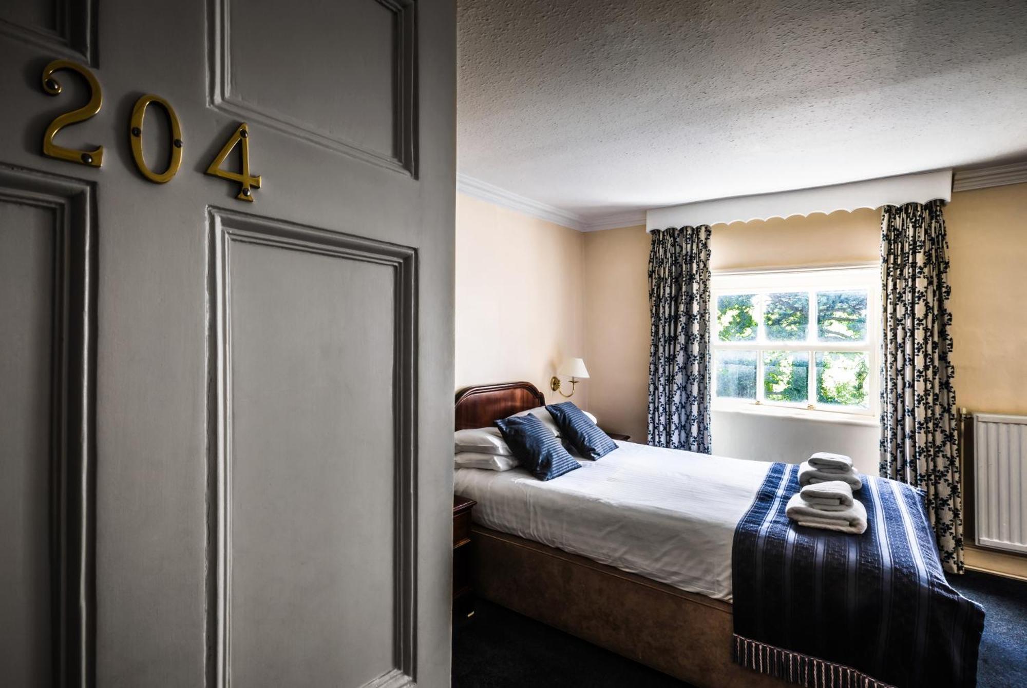 The Royal Hotel Llangollen Bagian luar foto