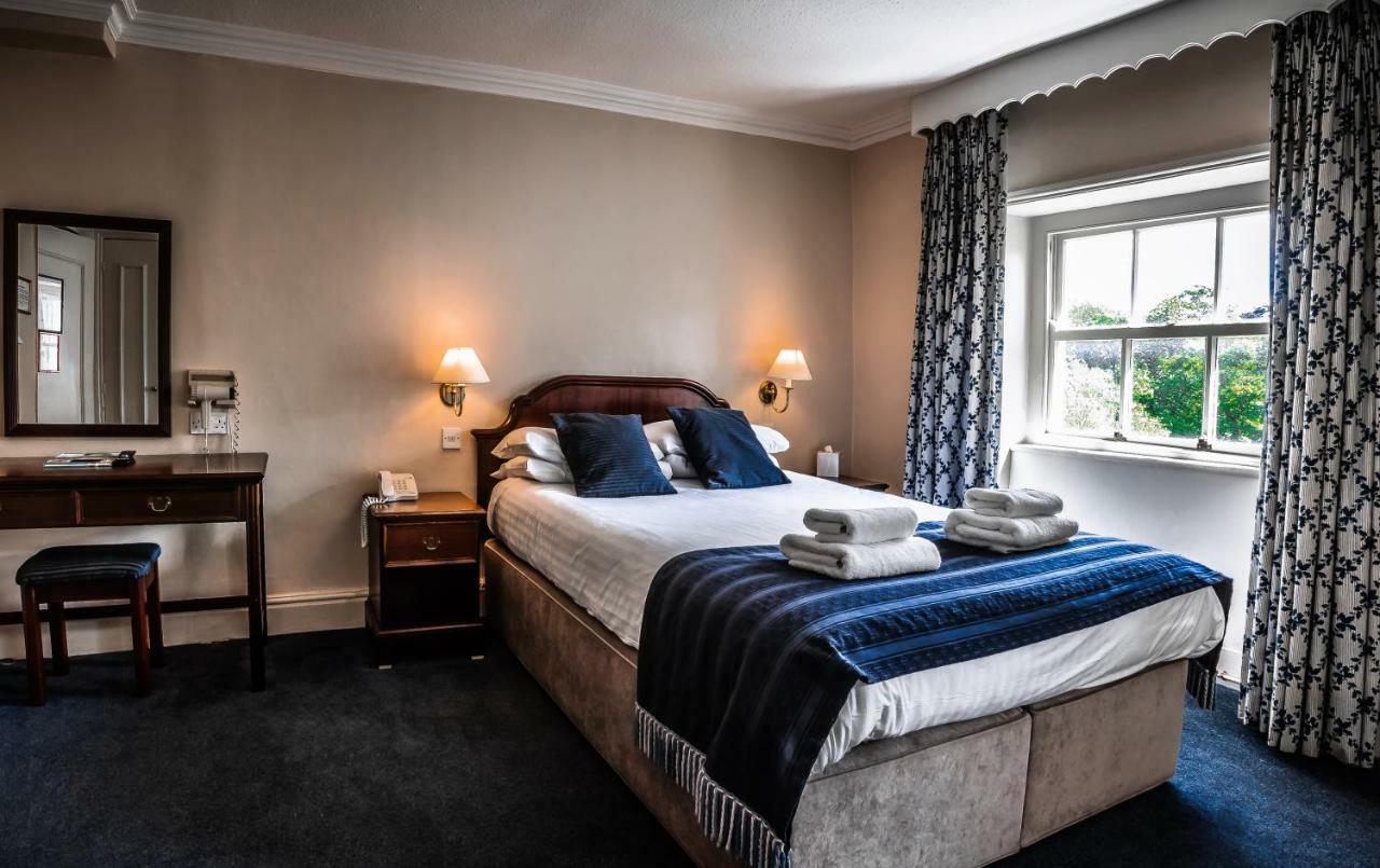 The Royal Hotel Llangollen Bagian luar foto