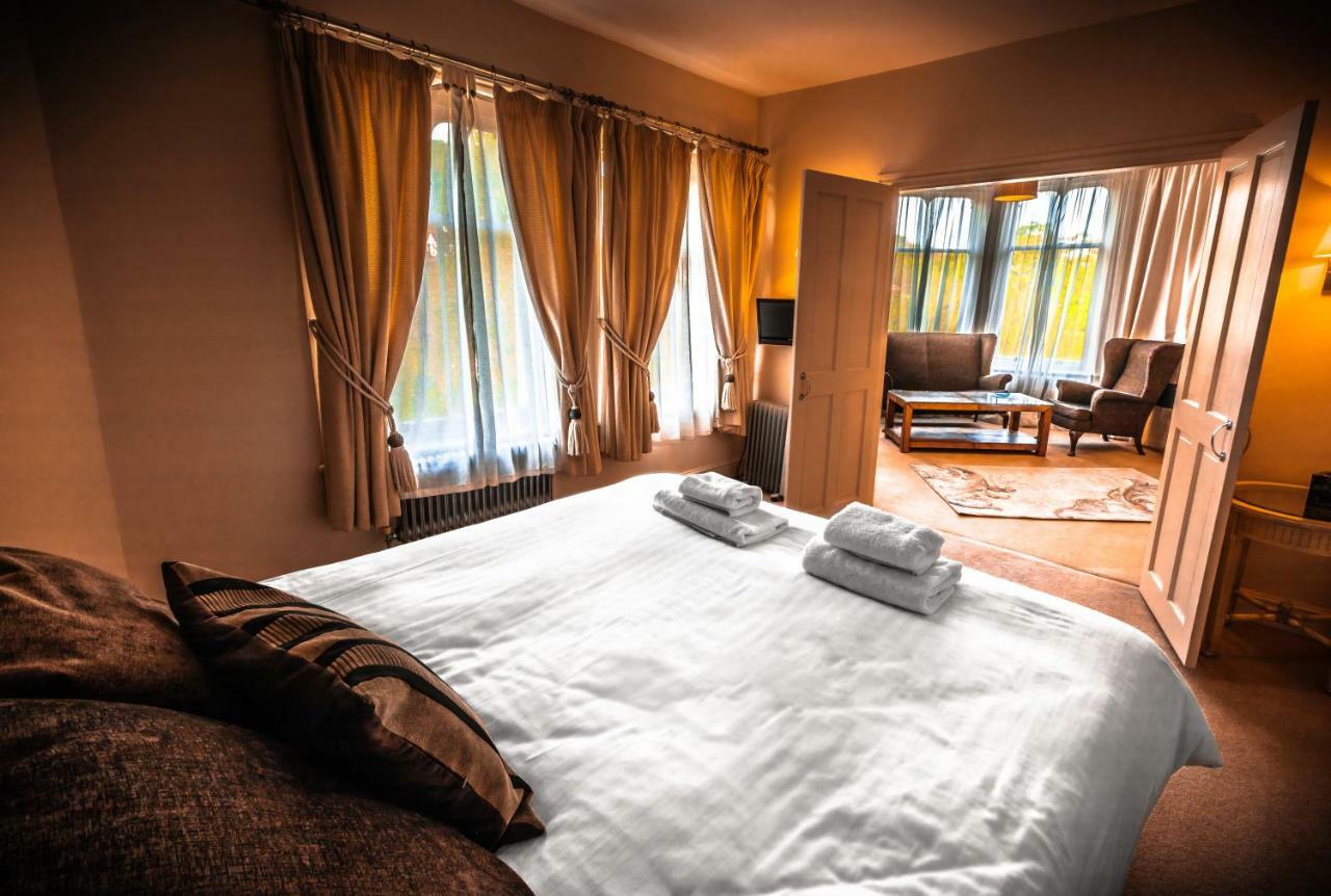 The Royal Hotel Llangollen Bagian luar foto