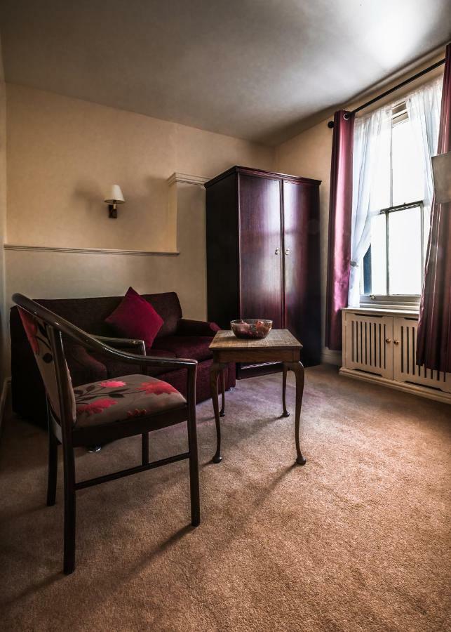 The Royal Hotel Llangollen Bagian luar foto